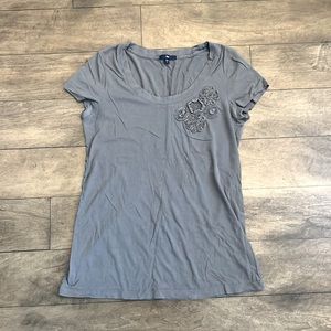 GAP t-shirt with floral decorative accents